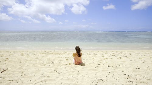 海边的女人 · 免费素材视频