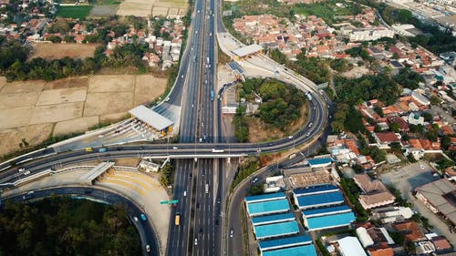 高速公路的鸟瞰图 · 免费素材视频