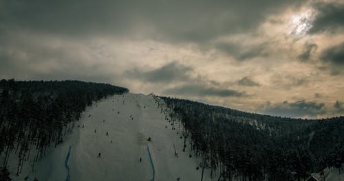 时间流逝的滑雪胜地 · 免费素材视频