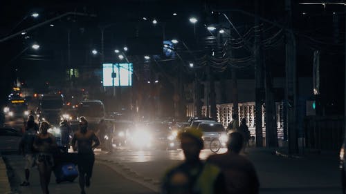 晚上繁忙的街道 · 免费素材视频