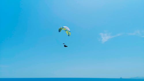 飞行滑翔伞 · 免费素材视频