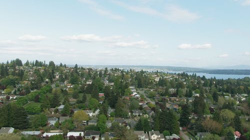 湖边小镇的鸟瞰图 · 免费素材视频