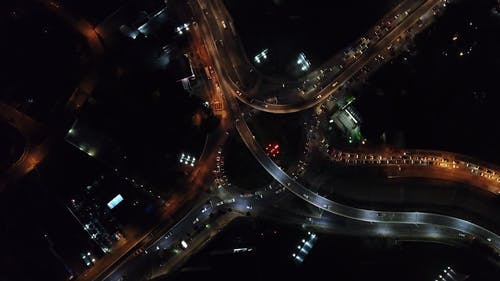 夜间城市道路系统的航拍 · 免费素材视频