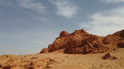 沙漠中的山丘 · 免费素材视频