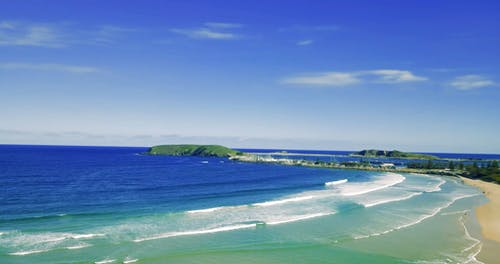 美丽的景色的海滩与蔚蓝的海水 · 免费素材视频