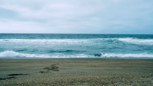 海浪系列接吻海滩岸边 · 免费素材视频