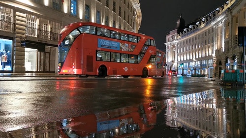 有关下雨,下雨的夜晚,人的免费素材视频