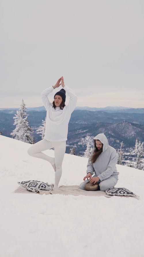 有关下雪的天气, 人, 冥想的免费素材视频