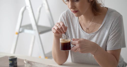 有关一杯咖啡, 女人, 愉快的免费素材视频