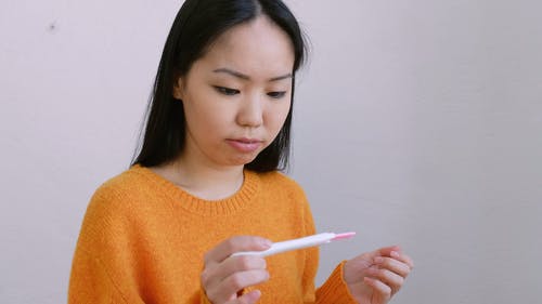 有关在家, 室内, 年轻女子的免费素材视频