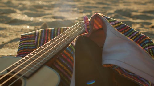 有关原声吉他, 吉他, 岸边的免费素材视频