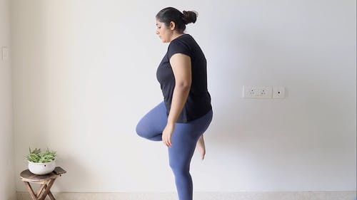 有关natarajasana, 咖啡色头发的女人, 国王舞者的免费素材视频