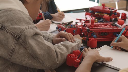 有关债券纸, 孩子, 写作的免费素材视频