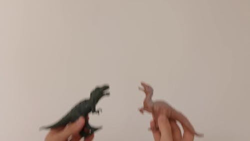 有关动物玩具, 恐龙, 手的免费素材视频