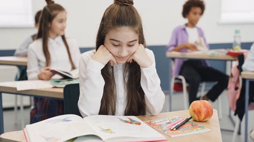 有关坐, 女孩, 学校的免费素材视频