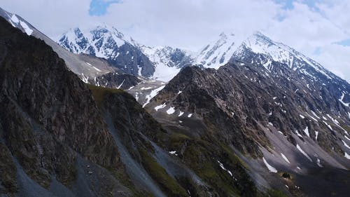 有关山, 山顶, 空中镜头的免费素材视频