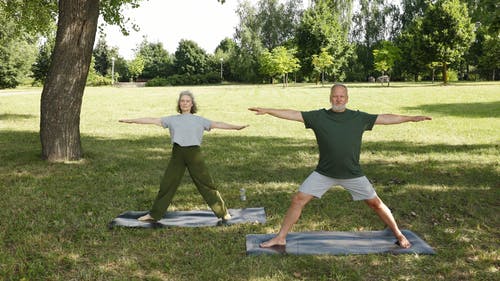 有关virabhadrasana, 人, 女人的免费素材视频