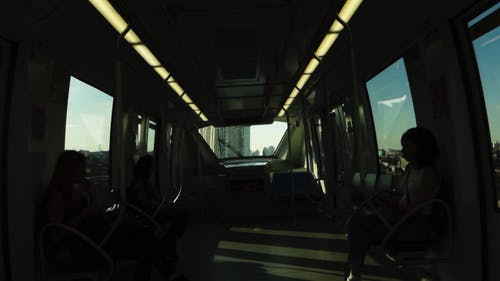 坐在火车上的人 · 免费素材视频