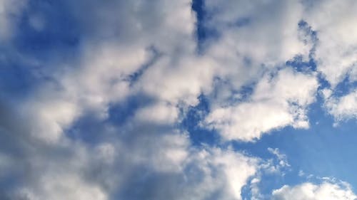 有关云天空, 低角度拍摄, 多云的天空的免费素材视频