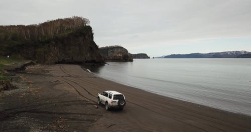 在海边骑越野车 · 免费素材视频