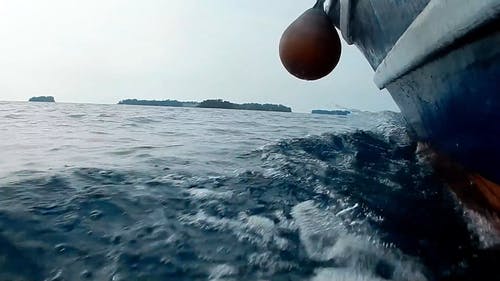 乘船出水径 · 免费素材视频