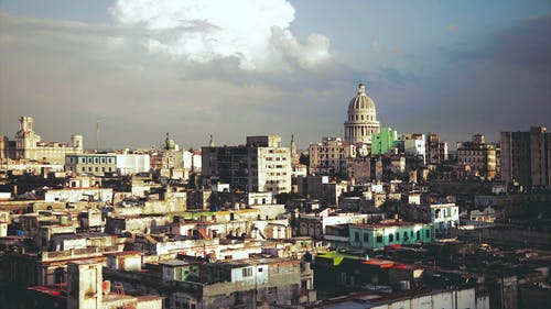 无人机拍摄的古巴哈瓦那城市线 · 免费素材视频