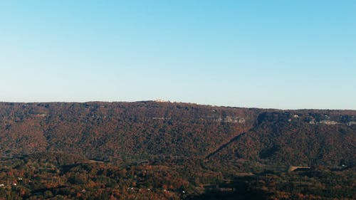 山及其山谷和高原的无人机画面 · 免费素材视频