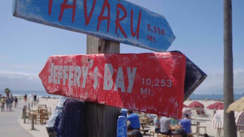 一群人在海滨餐厅用餐 · 免费素材视频