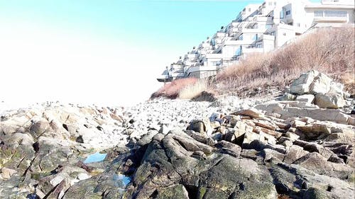 有关岩石, 岸边, 建造的免费素材视频