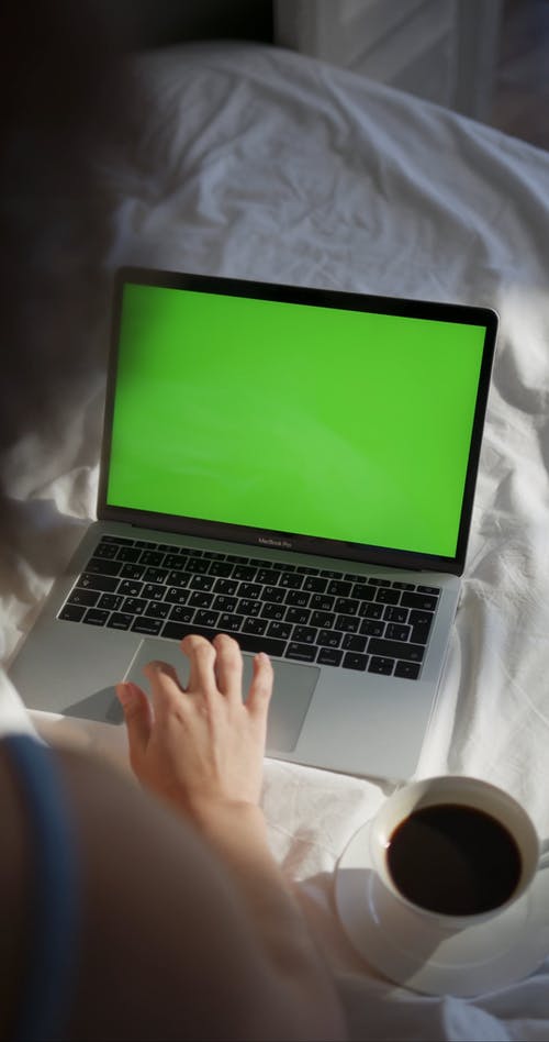 有关MacBook, 公寓, 卧床休息的免费素材视频