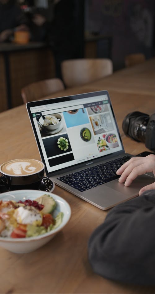 有关MacBook, 上网, 咖啡店的免费素材视频