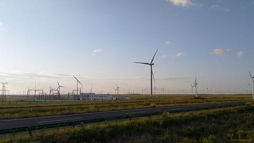风车工厂用于生产可再生能源 · 免费素材视频