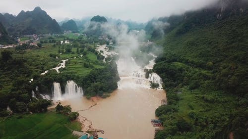 美丽的河瀑布 · 免费素材视频