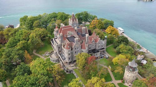 海边建造的中世纪城堡 · 免费素材视频