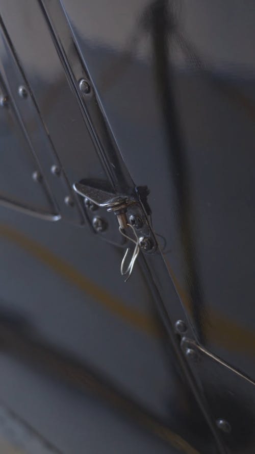 金属铰链连接的金属铰链 · 免费素材视频