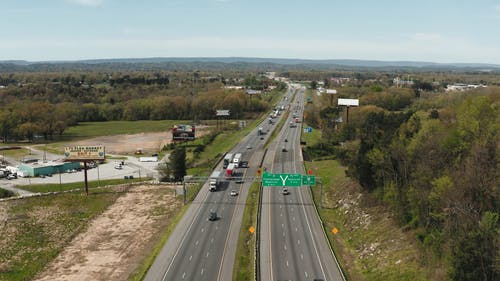 有关公路旅行, 卡车, 广告牌的免费素材视频