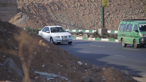 道路上的汽车 · 免费素材视频