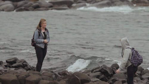 有关女人, 岩石的, 户外的免费素材视频