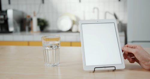 有关3C用品, iPad, 一杯水的免费素材视频