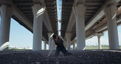 有关人, 在桥下, 城市的免费素材视频