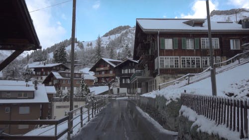 在冬天的路上雪的房子 · 免费素材视频