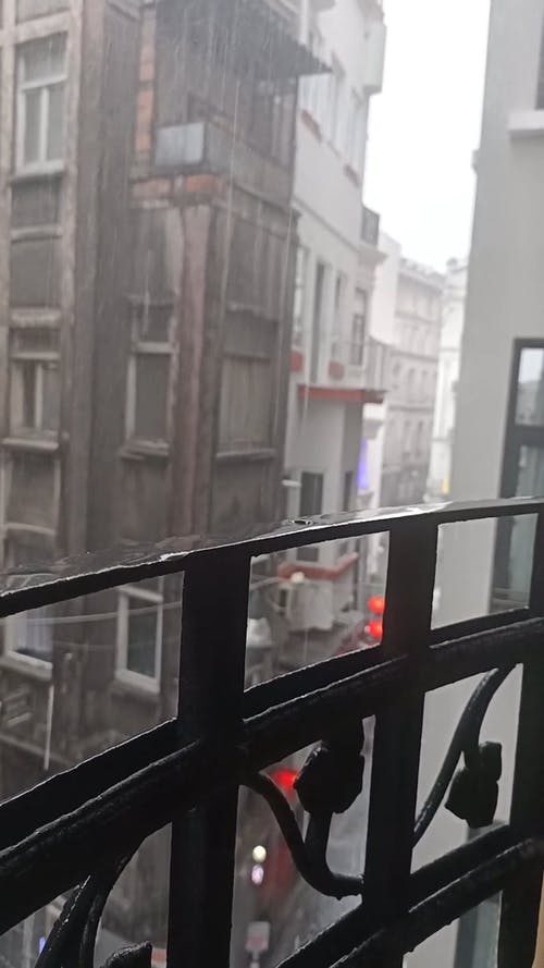 有关下雨, 垂直视频, 建筑的免费素材视频