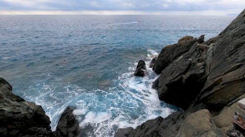 有关岩石, 岩石海岸, 招手的免费素材视频