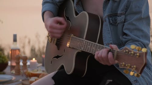 有关原声吉他, 吉他弦, 吉他手的免费素材视频