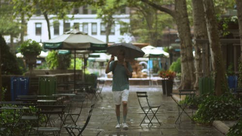 有关下雨, 人, 建筑的免费素材视频