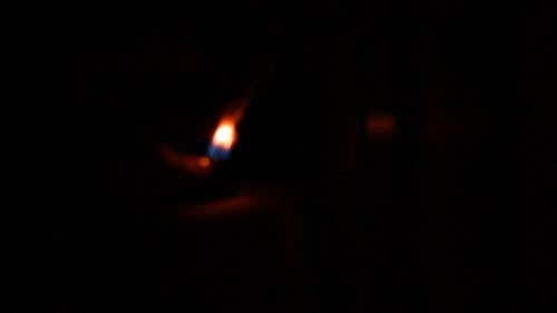有关漆黑, 火焰, 点燃的蜡烛的免费素材视频