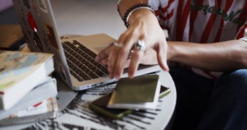 有关dreadlock, MacBook, 人的免费素材视频