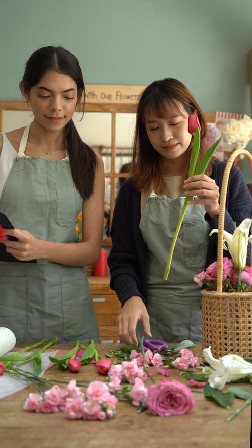 有关垂直视频, 女性, 室内的免费素材视频