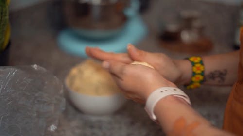有关厨房, 手, 卷起来的免费素材视频