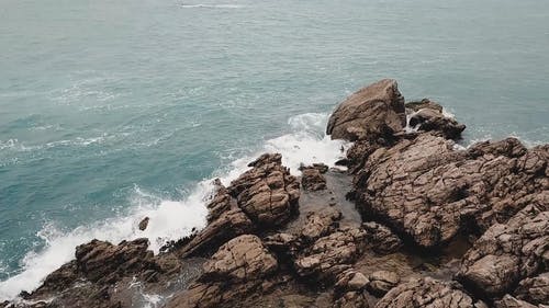 有关在海边, 夏天, 岩石的免费素材视频